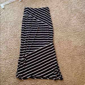 LOFT Maxi black and white skirt